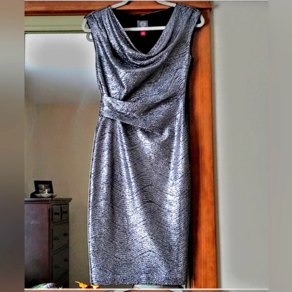 Vince Camuto Dresses & Skirts - Vince Camuto  cowl neck metallic little cocktail  dress.Size 0.Used